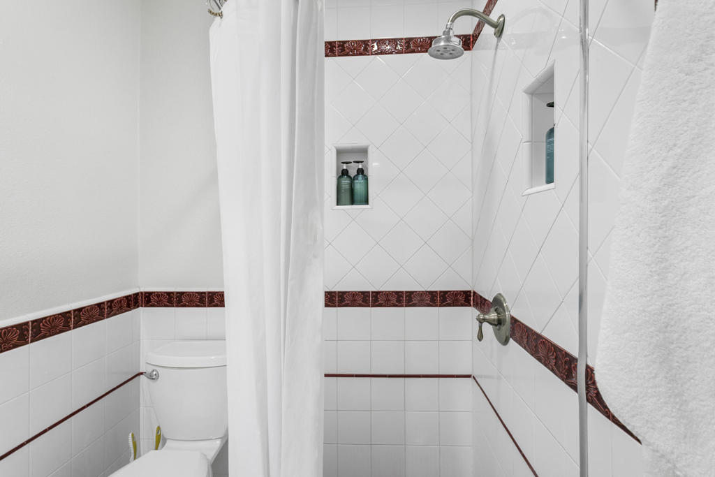 https://media.crmls.org/mediaz/877f8d5b-710a-41d8-ade2-e15cce723bb0.jpg?preset=X-Large