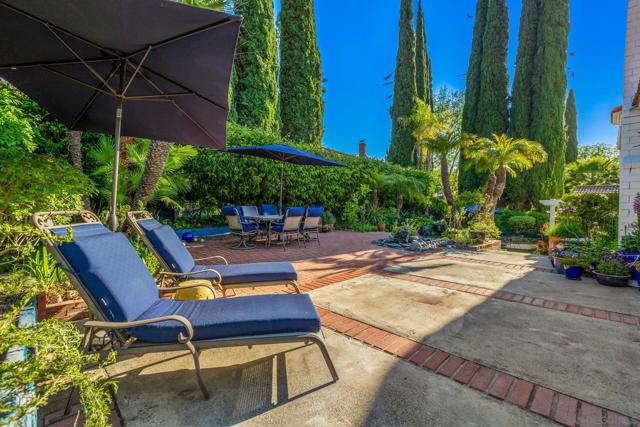 27126 Mariscal Ln, Mission Viejo CA: https://media.crmls.org/mediaz/877fedd3-ce16-46fe-a592-1965ff40ea8f.jpg