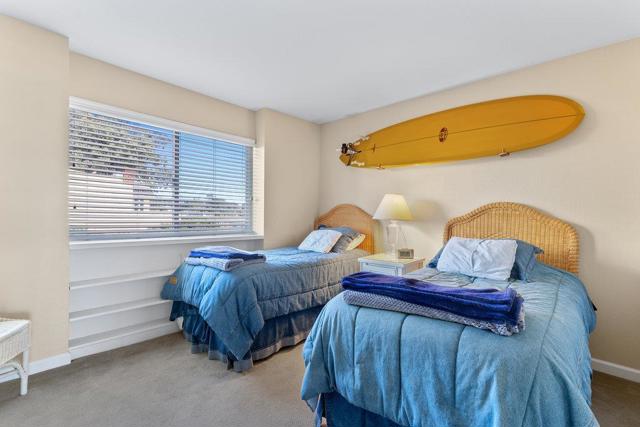 22130 E Cliff Drive, Santa Cruz CA: https://media.crmls.org/mediaz/87809116-8297-4eb9-939f-a96e7be54986.jpg