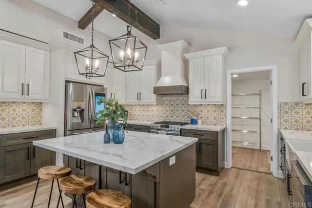 10549 Anaheim dr, La Mesa CA: https://media.crmls.org/mediaz/878188b2-6f26-43c0-822a-ca082a8ca8b2.jpg