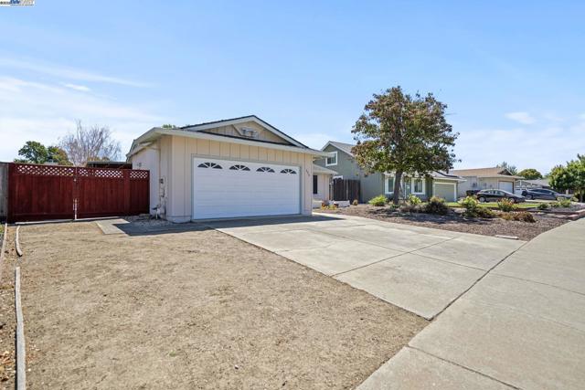 676 Colusa Way, Livermore CA: https://media.crmls.org/mediaz/8781cae7-c00e-418e-a599-59c7c3210114.jpg
