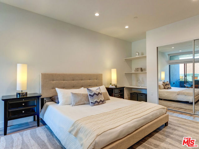 338 N Mariposa Avenue, Los Angeles CA: https://media.crmls.org/mediaz/87822faa-835c-4f63-ad03-50b9556f07b4.jpg
