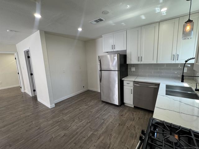 3082 Island Ave, San Diego CA: https://media.crmls.org/mediaz/87824a20-08ee-4dce-8429-d53717b74875.jpg