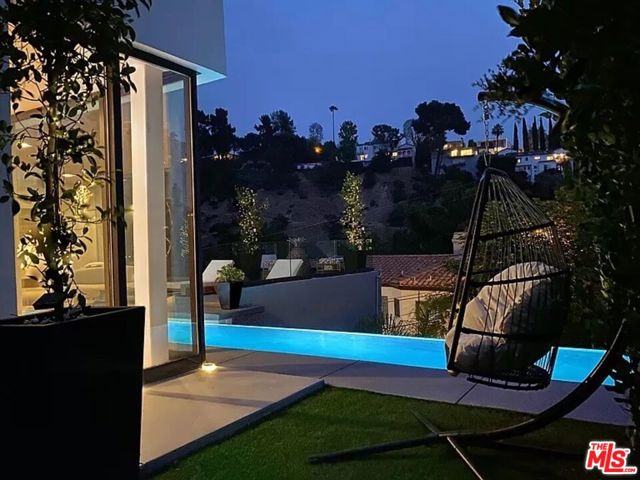 2746 Rinconia Drive, Los Angeles CA: https://media.crmls.org/mediaz/87835a8e-5521-4ac1-b933-62df06e6c6cb.jpg