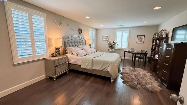 131 Lusitano Way, Gilroy CA: https://media.crmls.org/mediaz/8783a307-08c3-4ad7-a9ef-34cf42b374c6.jpg