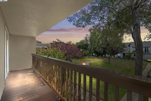 3112 La Campania, Alameda CA: https://media.crmls.org/mediaz/87841f0f-ae0c-453e-b38c-ac5b19bbddbc.jpg