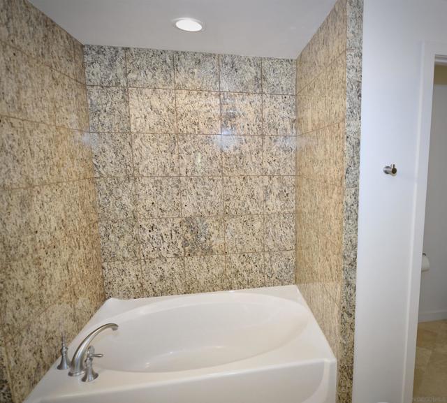 5410 La Jolla Blvd., La Jolla CA: https://media.crmls.org/mediaz/8784604e-8c6c-40de-b71c-d7faf1a99e46.jpg
