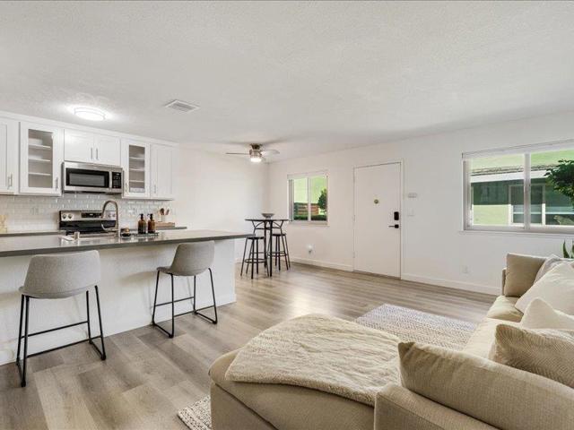 4475 Diamond Street, Capitola CA: https://media.crmls.org/mediaz/87852236-cc26-43f2-8665-839e0a9c04f6.jpg