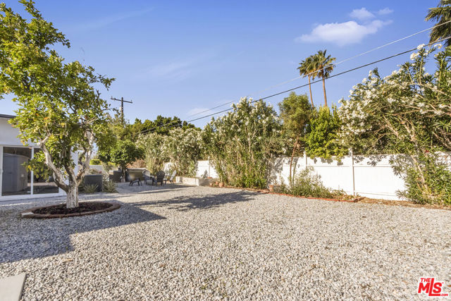 547 N Farrell Drive, Palm Springs CA: https://media.crmls.org/mediaz/87854d61-fee1-4932-81e2-cbd11ce0aeba.jpg