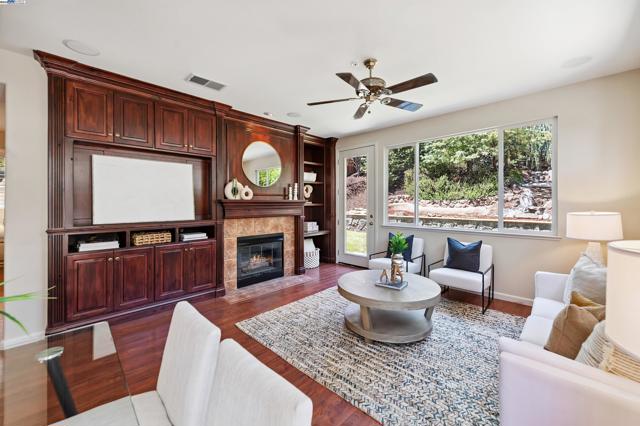 3582 Ridgecrest Way, Livermore CA: https://media.crmls.org/mediaz/8785744d-ab06-4055-9901-0fb25a5b81ac.jpg