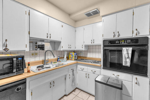 28300 Desert Charm Road, Desert Hot Springs CA: https://media.crmls.org/mediaz/87858650-ce66-4c8e-807c-70bff3379590.jpg