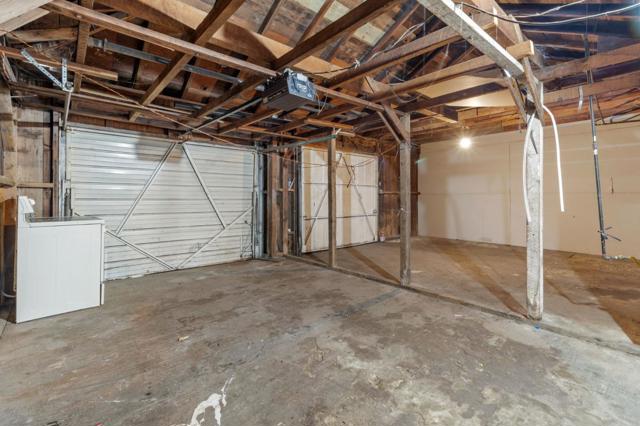 335 W 20th Street, Merced CA: https://media.crmls.org/mediaz/8785b763-12d1-4448-a81e-7b4a6d3fe5a2.jpg