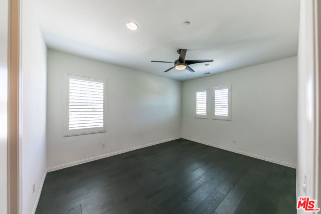 22379 Driftwood Court, Santa Clarita CA: https://media.crmls.org/mediaz/8785e080-4d81-4f77-a6b0-f26fa0cc4d21.jpg