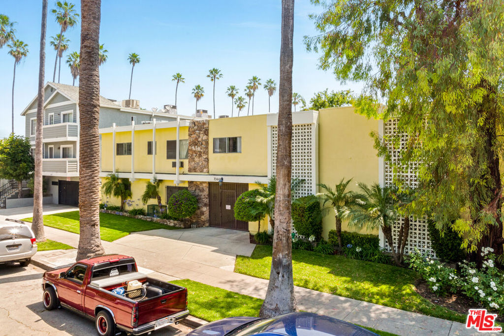 7044 Alabama Avenue, Canoga Park, CA 91303