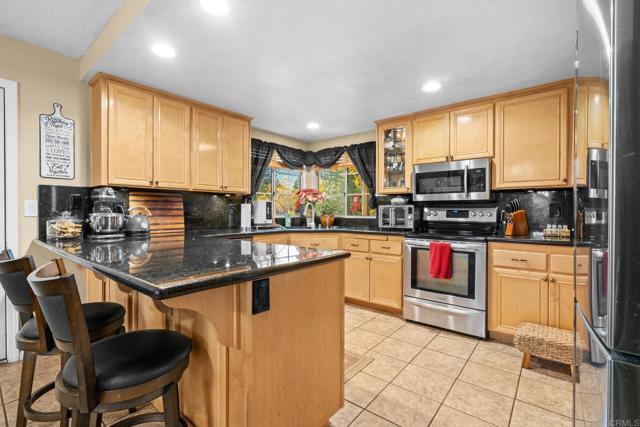 Detail Gallery Image 10 of 38 For 19161 Paradise Mountain Rd, Valley Center,  CA 92082 - 3 Beds | 2 Baths