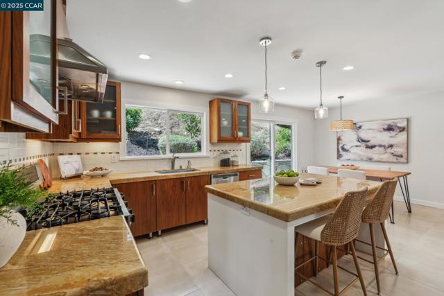 70 Lost Valley Dr, Orinda CA: https://media.crmls.org/mediaz/8787a5a5-7264-4620-9bb7-055da364d686.jpg