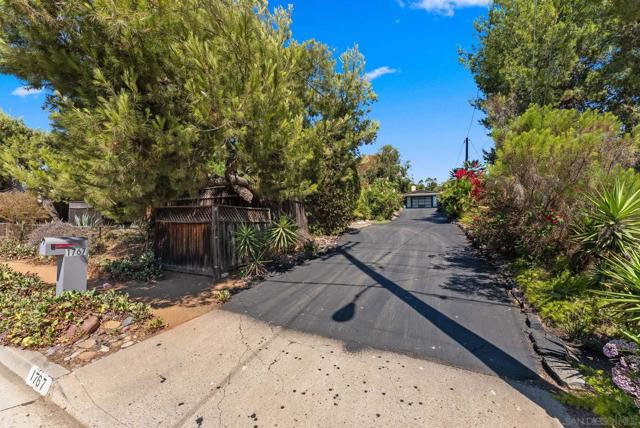 1767 Wind River Road, El Cajon CA: https://media.crmls.org/mediaz/8787b56f-6b43-41ad-ac92-0e134654f82b.jpg
