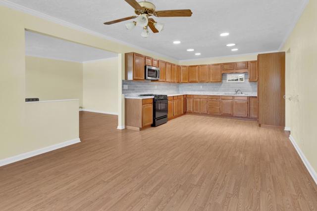 45175 Merritt Street, King City CA: https://media.crmls.org/mediaz/8787e494-ed9e-498b-89db-ac8f01fdf6c8.jpg