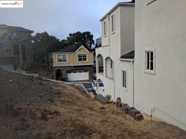 0 Redwood Rd, Oakland CA: https://media.crmls.org/mediaz/8788259d-ff35-46e3-8625-93e3509b317d.jpg