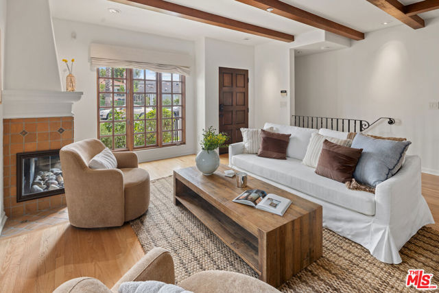 1100 21st Street, Santa Monica CA: https://media.crmls.org/mediaz/87884a0e-6f52-4d28-bd65-f8a9be342c91.jpg