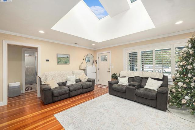 2036 brookside Dr, San Pablo CA: https://media.crmls.org/mediaz/8788fa7f-4900-4007-8365-1361311df920.jpg