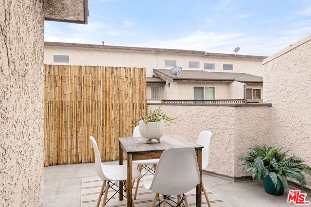 3827 W Avenue 41, Los Angeles CA: https://media.crmls.org/mediaz/8789e622-8401-46a4-9ab4-cc48bbdb4df6.jpg