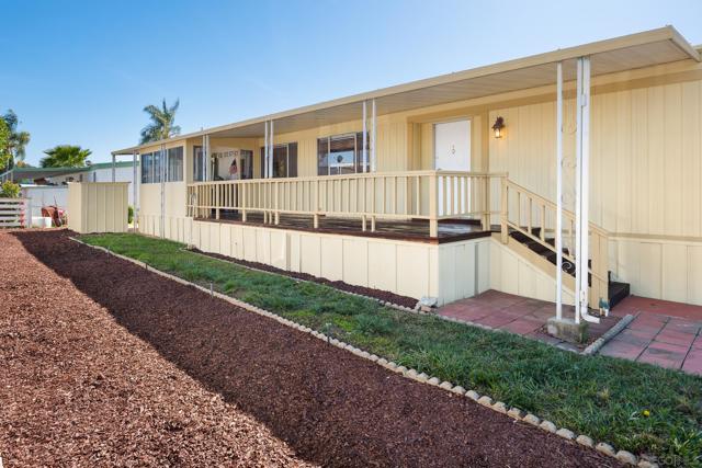2700 Valley Parkway, Escondido CA: https://media.crmls.org/mediaz/8789e9ef-470c-4d5a-86b7-2e8152455c8e.jpg