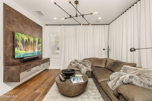 6072 Mandeville Place, Oak Park CA: https://media.crmls.org/mediaz/878a48c8-1a33-4241-83d3-84e3bc482ff2.jpg