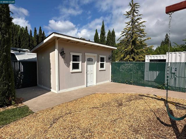 2200 Tice Valley Blvd, Walnut Creek CA: https://media.crmls.org/mediaz/878aae66-f94b-485c-b15f-c2da7d832ed9.jpg