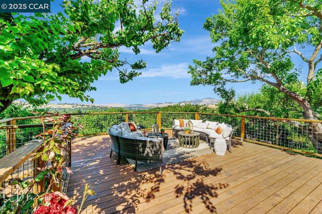 3338 Carlyle Ter, Lafayette CA: https://media.crmls.org/mediaz/878ac4eb-1d06-441c-8565-09d4aaae1076.jpg