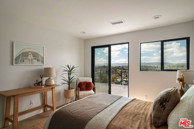 1615 Sargent Place, Los Angeles CA: https://media.crmls.org/mediaz/878b519c-981e-48d8-b2a4-2c93ca50ce85.jpg