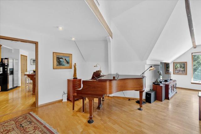 5224 Twin Falls Road, Morgan Hill CA: https://media.crmls.org/mediaz/878b6d31-1dc9-4792-b6cd-31b9b1bce45c.jpg