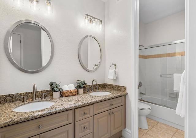 1337 Oak View Way, Escondido CA: https://media.crmls.org/mediaz/878d0c6a-4dbf-46c9-a2de-d22821f646a1.jpg