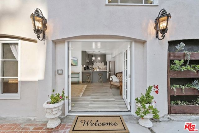 1174 Coldwater Canyon Drive, Beverly Hills CA: https://media.crmls.org/mediaz/878d3783-71d6-4e3e-ad3e-1b0e0eef96e6.jpg