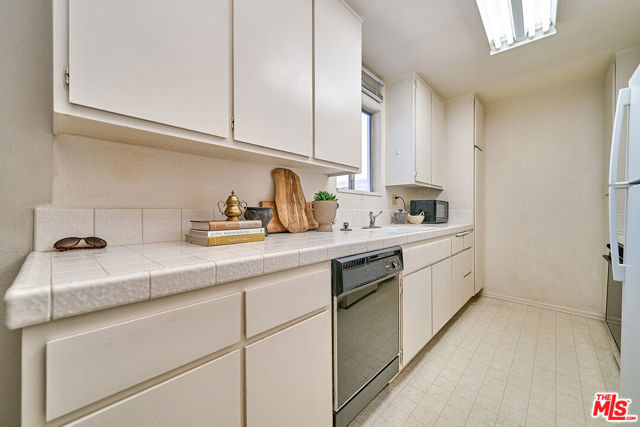 1 Bed Home for Sale in Los Angeles, California