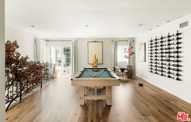 151 S Rexford Drive, Beverly Hills CA: https://media.crmls.org/mediaz/878d826e-b37d-4586-826f-933373329aff.jpg
