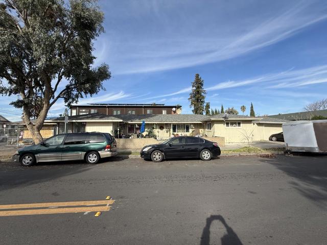 896 S Almaden Avenue, San Jose CA: https://media.crmls.org/mediaz/878dbf27-a109-416e-8176-4e2060e21f9c.jpg