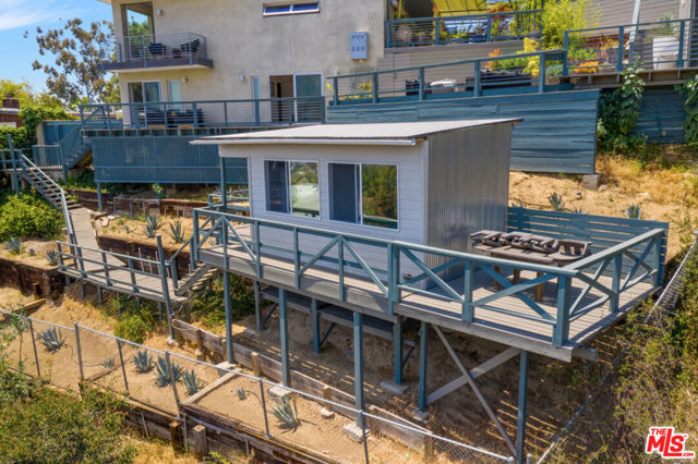 2742 Creston Drive, Los Angeles CA: https://media.crmls.org/mediaz/878de294-8a27-4f93-9f9f-98311d057048.jpg