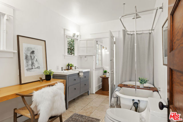 919 Venezia Avenue, Venice CA: https://media.crmls.org/mediaz/878e0302-8486-4967-a1cc-16c5f63b46ea.jpg