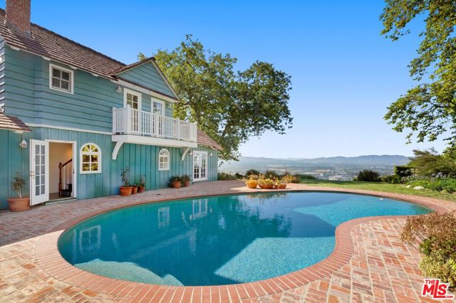 15401 Mulholland Drive, Los Angeles CA: https://media.crmls.org/mediaz/878e171d-999a-44d2-ae1e-23223abb5844.jpg