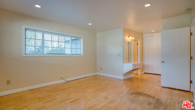 9631 CRYSTAL VIEW Drive, Tujunga CA: https://media.crmls.org/mediaz/878e436e-586f-41a5-8d08-0bcb1b5e3057.jpg