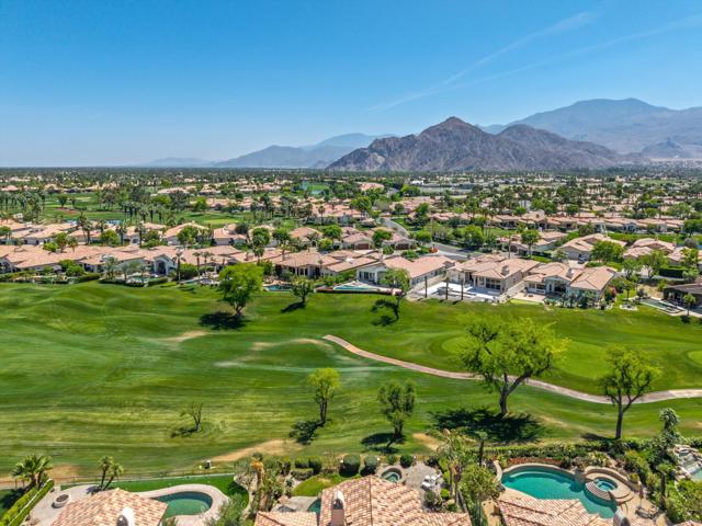 78975 ViA Carmel, La Quinta CA: https://media.crmls.org/mediaz/878e9742-db50-409c-8b2e-983e865d2aed.jpg