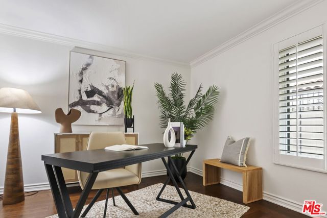 1011 5th Street, Santa Monica CA: https://media.crmls.org/mediaz/878ed5d4-8d99-459c-a175-36e596967dbf.jpg