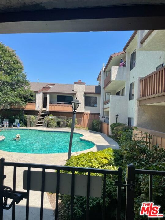 15155 Sherman Way, 10 photo 1