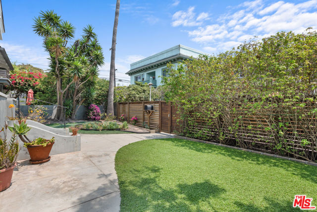 45 Breeze Avenue, Venice CA: https://media.crmls.org/mediaz/878fae90-5308-467b-bd9b-4f55fc2d03f6.jpg