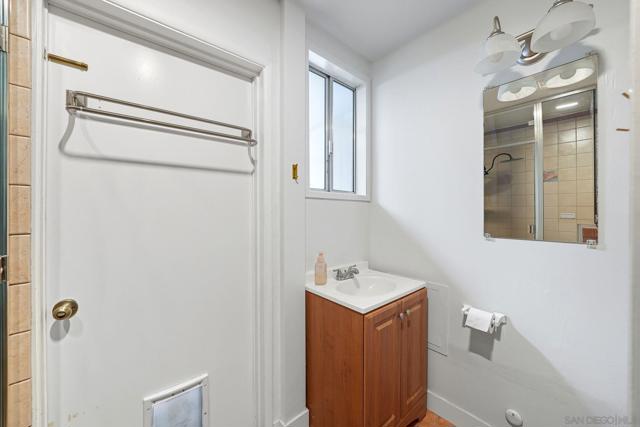 321 North Lane, El Cajon CA: https://media.crmls.org/mediaz/878fb6dc-a962-4819-bd3a-1bace3758f47.jpg