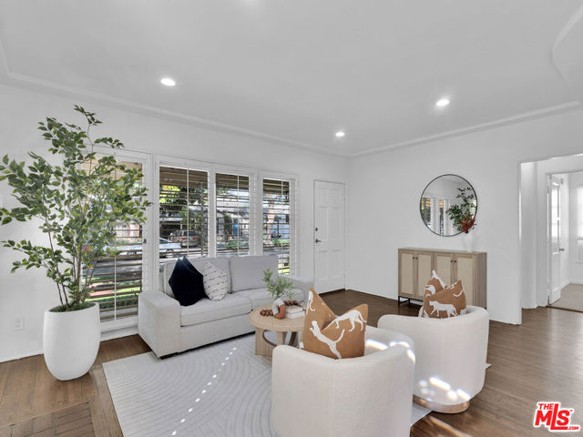 4215 Mentone Avenue, Culver City CA: https://media.crmls.org/mediaz/878fd3e1-0fa2-46af-9a21-18695e4cb07f.jpg