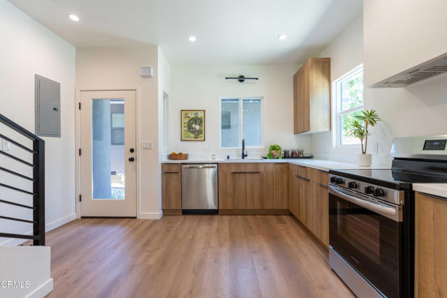 2222 1/4 Dorris Place, Los Angeles CA: https://media.crmls.org/mediaz/879093de-ba88-4113-a286-5e1f5c8ba4e4.jpg