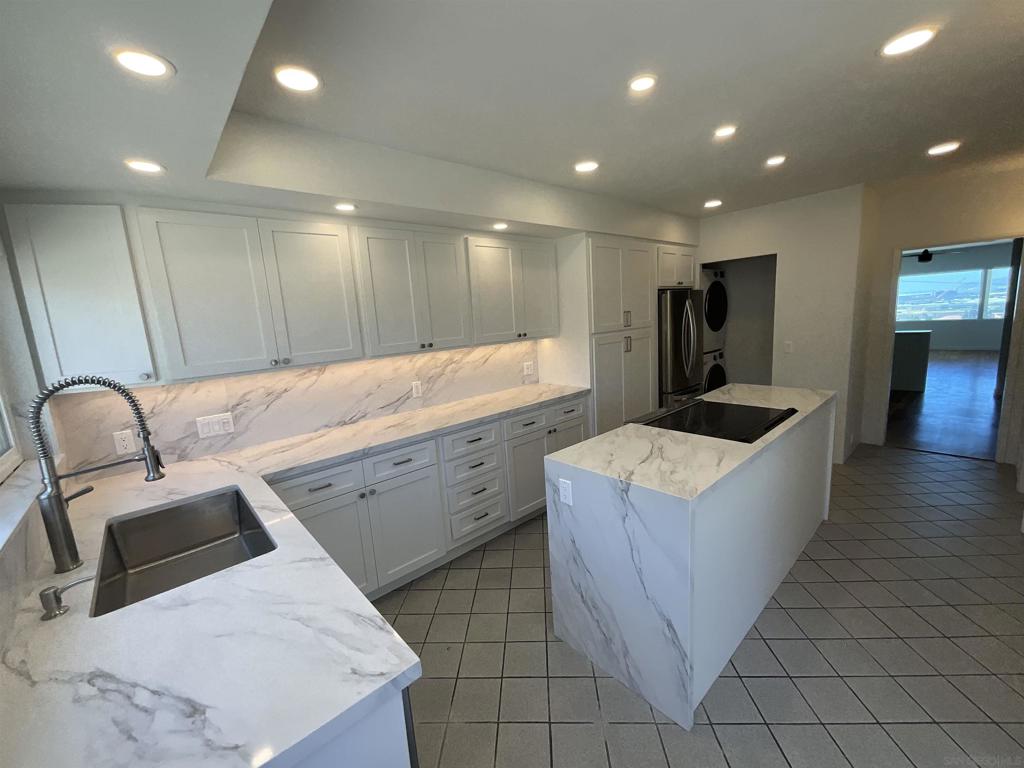 MLS #250033043SD img 1