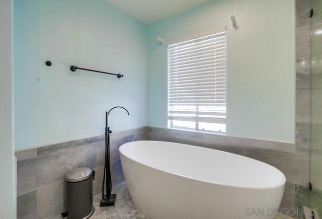 5159 Renaissance Ave, San Diego CA: https://media.crmls.org/mediaz/8790e3ff-1bf2-4cd0-bcb5-740a344e26a6.jpg